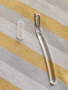FACIAL RAZOR