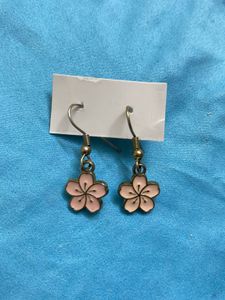 CUTESY LITTLE FLOWER EARRINGS