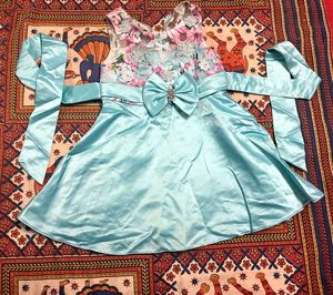 🌸💎 Pastel Blue Floral Satin Crop Top