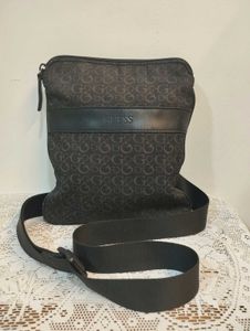 GUESS Crossbody Bag💥