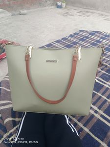Temptation Women Handbag 👜