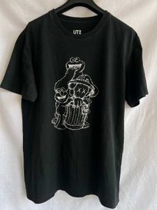 UNIQLO BLACK TEE