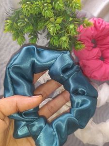 🥳Set Of 6 Hair Scrunchies🥳at 115