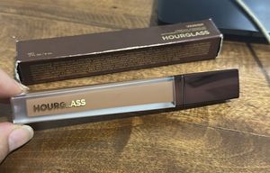 Hourglass Concealer