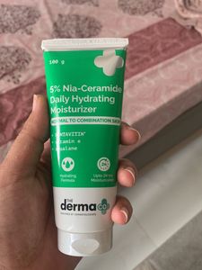 The Derma Co 5% Nia-ceramide Hydrating Moisturiser