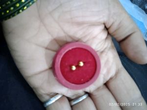 18ct gold pretty Earstuds used or no return.