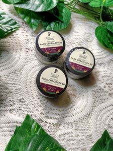 Pilgrim Red Wine Face Cream SPF 30 Pack 3