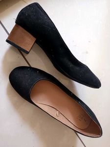 💃Black suede Timeless Heels💃7US 5UK 😊