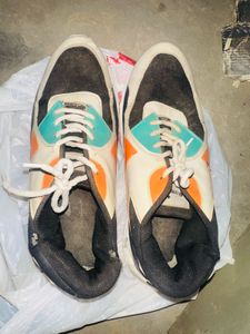 Retro Style Athletic Shoes