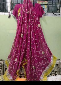 Beautiful Pakistani Kurta With Dupatta