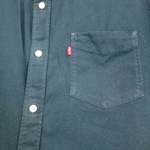 Levi&#39;s Dark Blue Button-Down