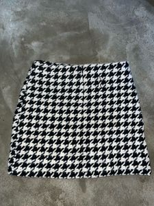 Dogtooth Patterned Mini Skirt