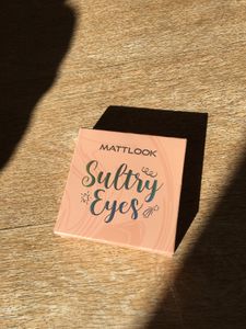 Brand New Mattlook Eyeshadow Palette