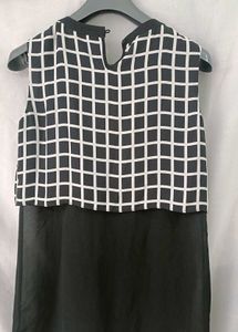 Chic Sleeveless Blouse