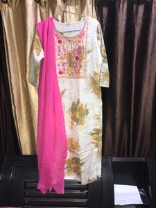 Women Dupata And Kurta