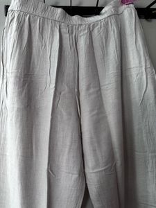 Elegant Grey Capri Pants