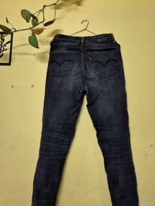 Levi&#39;s 721 High Rise Skinny Jeans -Size 28 (Black