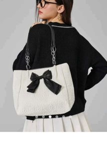 Savana White Bow Bag