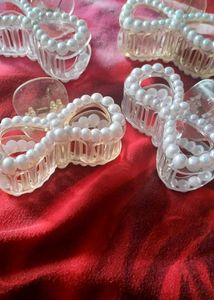 Korean Pearl. Clutcher @ Rs.15 Each