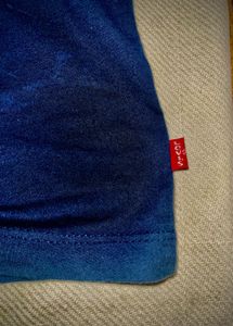 Levi&#39;s Blue T-Shirt