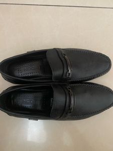 Elegant Black Leather Loafers