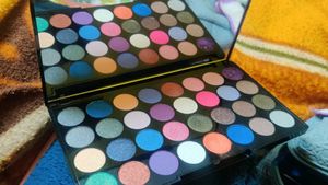 Swiss Beauty 32 Color Forever Eyeshadow