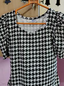 Houndstooth Puff Sleeve Top
