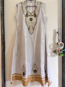 Elegant White & Gold Embroidered Kurti
