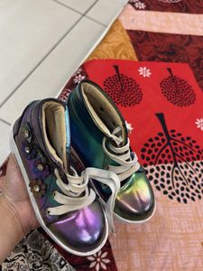 Stylish Kids&#39; High-Top Sneakers