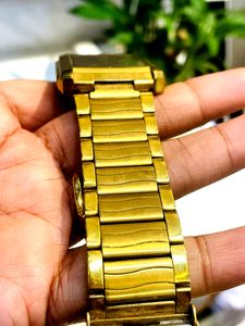 Lg Quartz Water Resistant Gold Watch