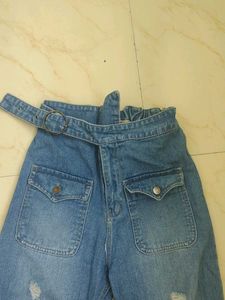 Distressed Denim Jeans with Belt mom fit