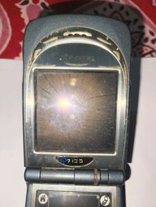 (Vintage Kyocera palm 7135 touch screen phone)