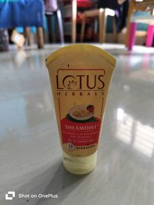 shea butter &amp;real strawberry 24hr moisturizer