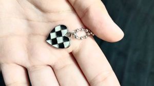 Long heart necklace