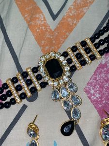 black beeds diamond set with earrings