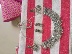 Traditional Jewelry Set With Two Earing Free