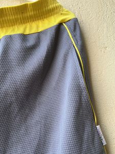 Men’s grey shorts with pockets