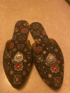 Punjabi Juttis For Sale