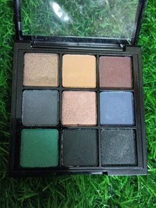 Eye Love NYbae Eyeshadow Palette