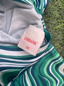 Urbanic green illusion croptop, Size XS