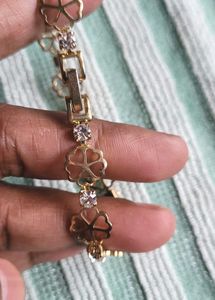 Gold Tone Flower and Rhinestone Bracelet