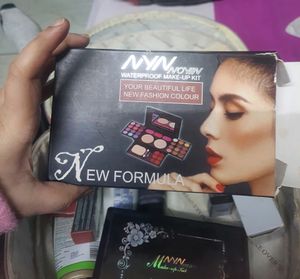 3 Compartments All In 1 Makeup Kit