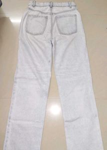 Ripped Light Wash straight fit Jeans