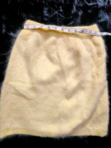 Strechable Woolen Skirt