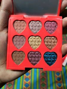 Myglamm XOXO Eyeshadow Palette
