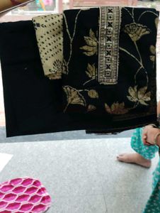 Elegant Black &amp; Gold Floral Salwar Kameez