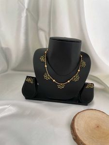 Green Flower Necklace
