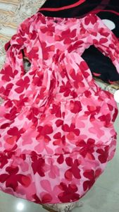 Women Floral Printed Dress Name: Women Floral Printed Dress Fabric: CrepeSleeve Length: Three-Quarter SleevesPattern: M (Bust Size: 38 in) Country of Origin: India