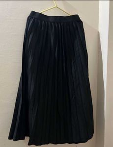 Elegant Black Pleated Skirt