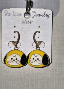 Adorable puppy-themed earring 🐶✨